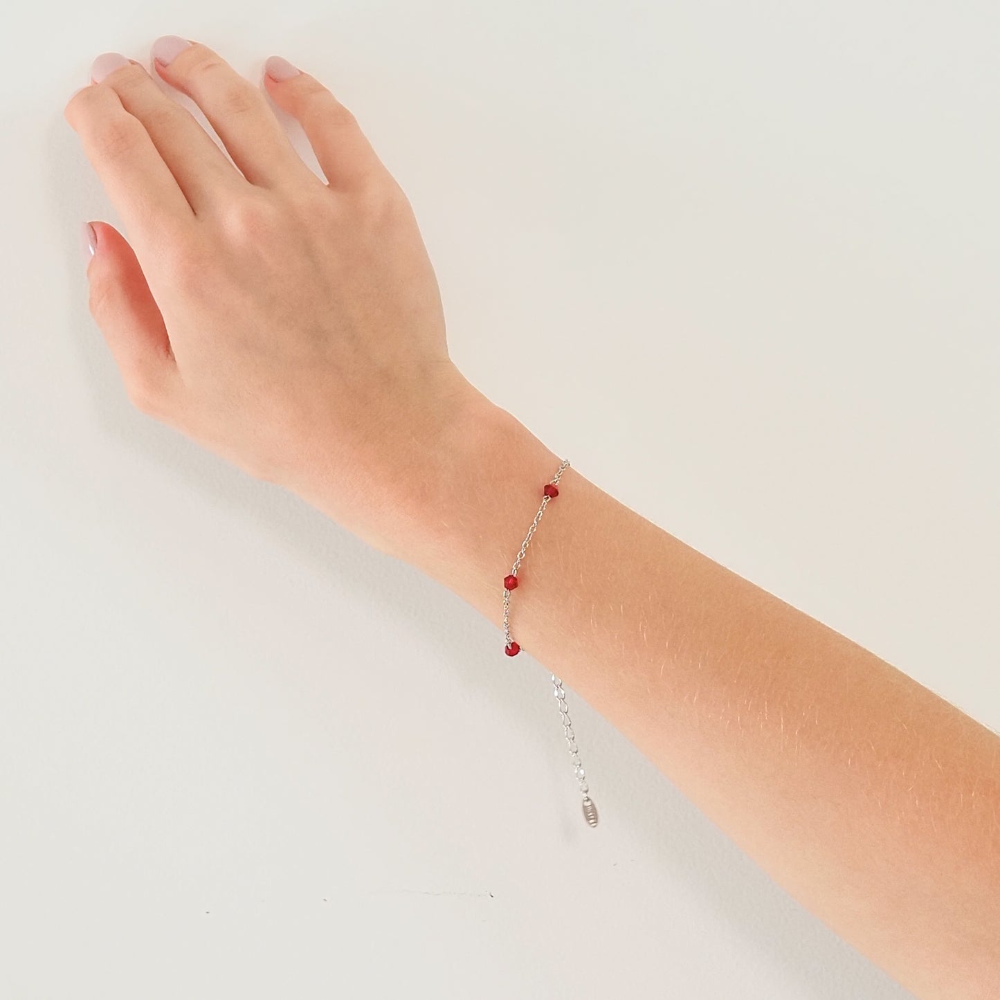 Pulseira pedrinhas vermelhas prateado