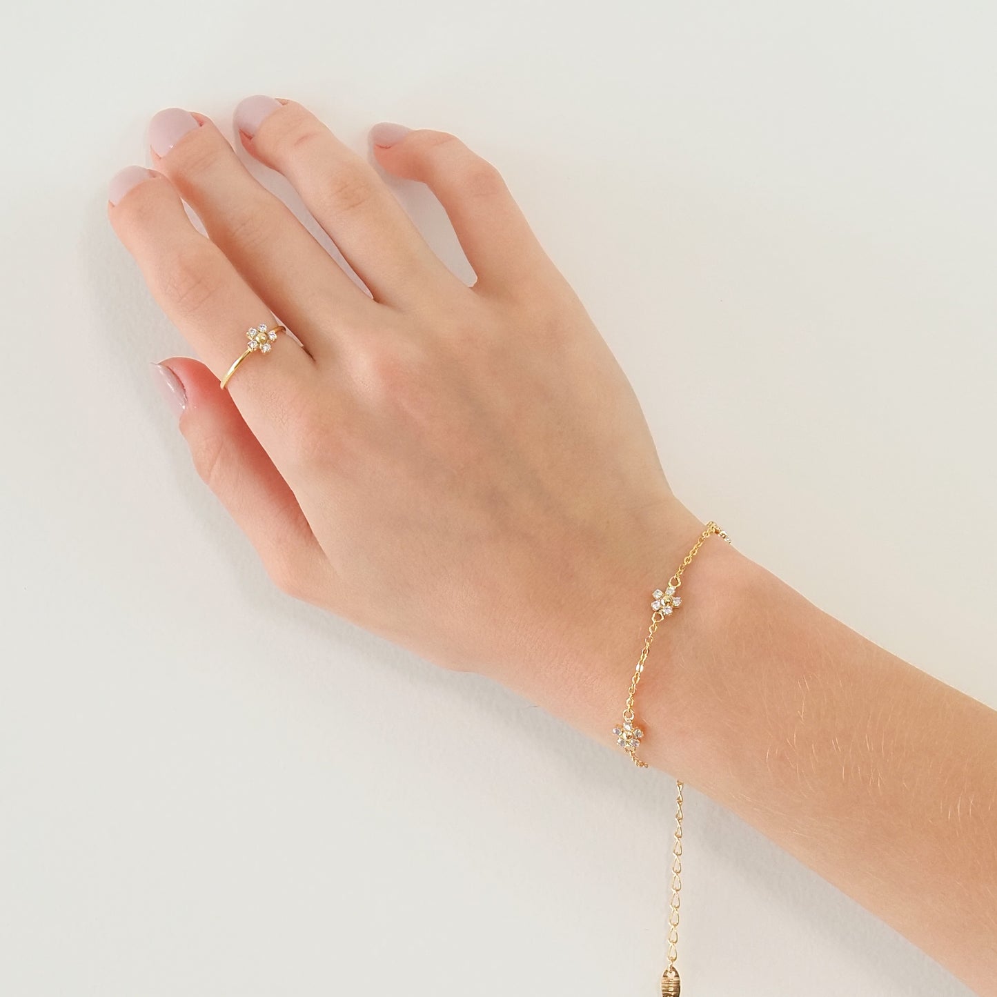 Anel flor zirconia dourado