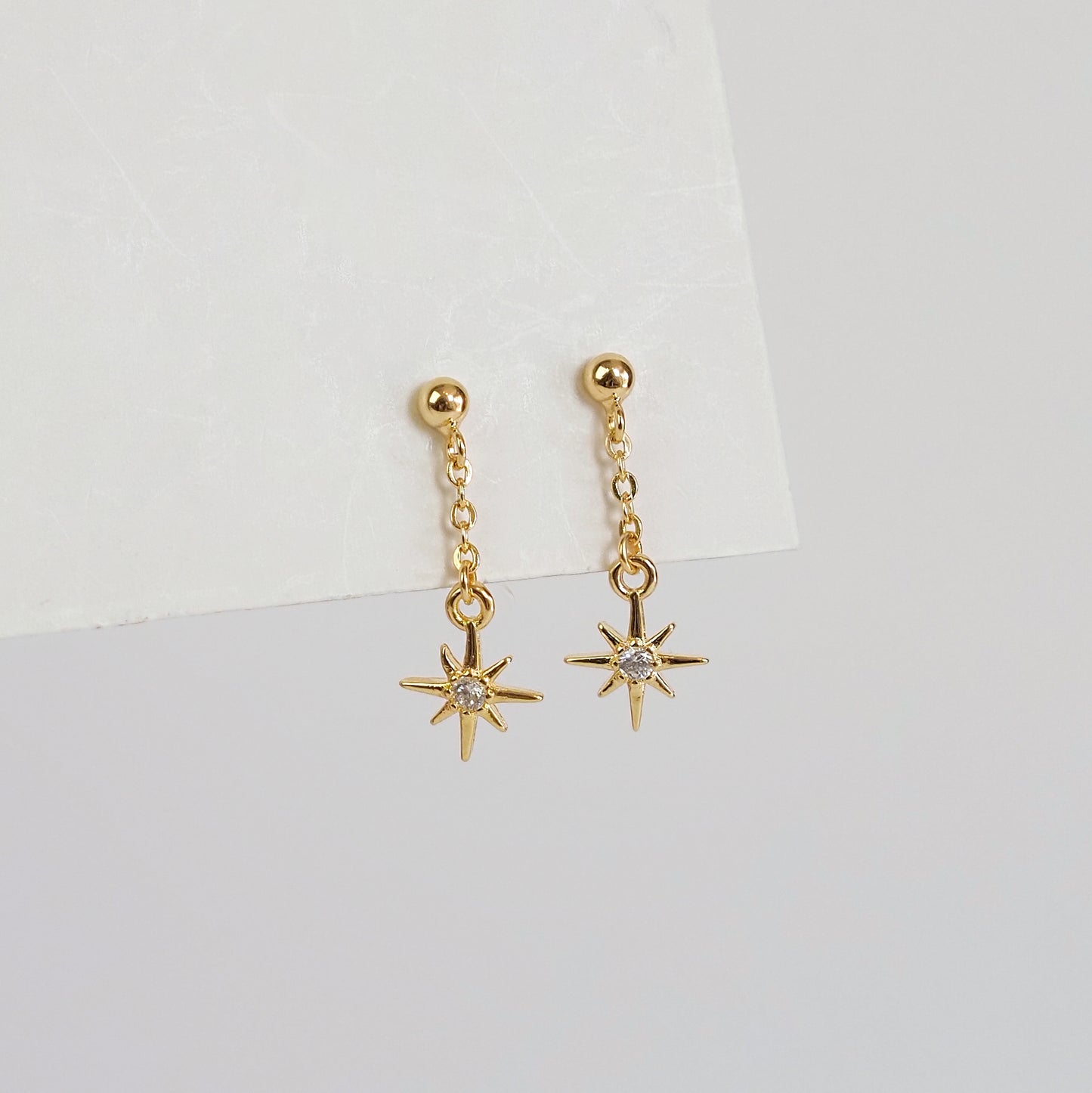 Brinco estrela fio dourada