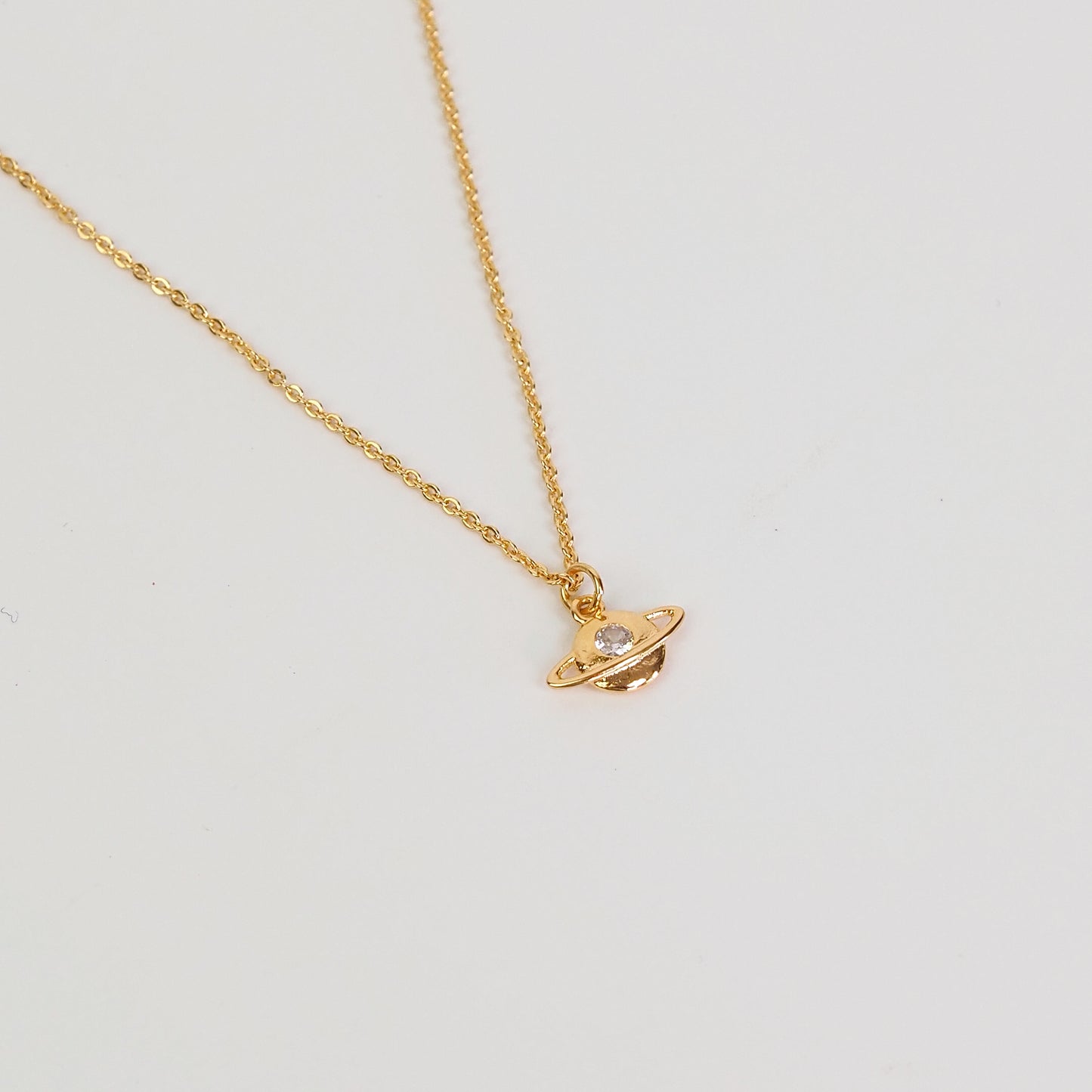 Colar planeta dourado