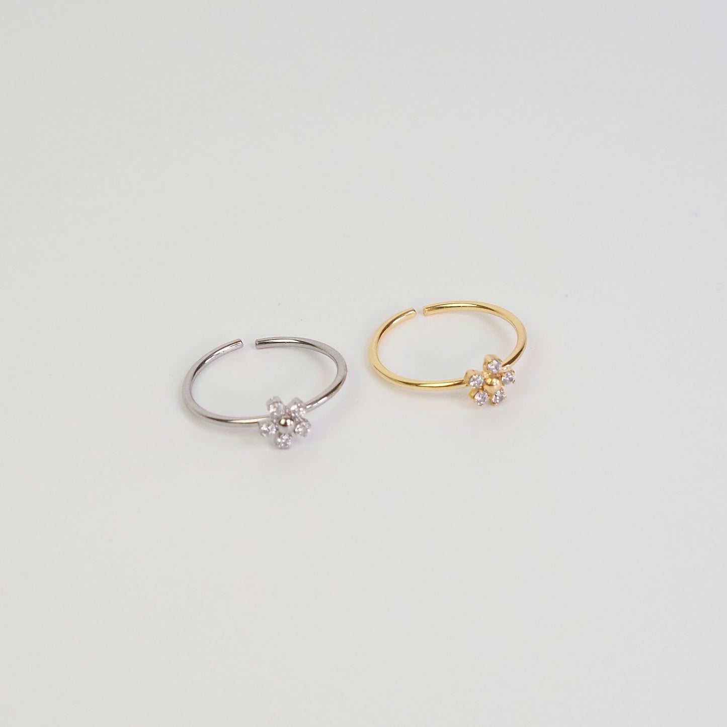 Anel flor zirconia dourado