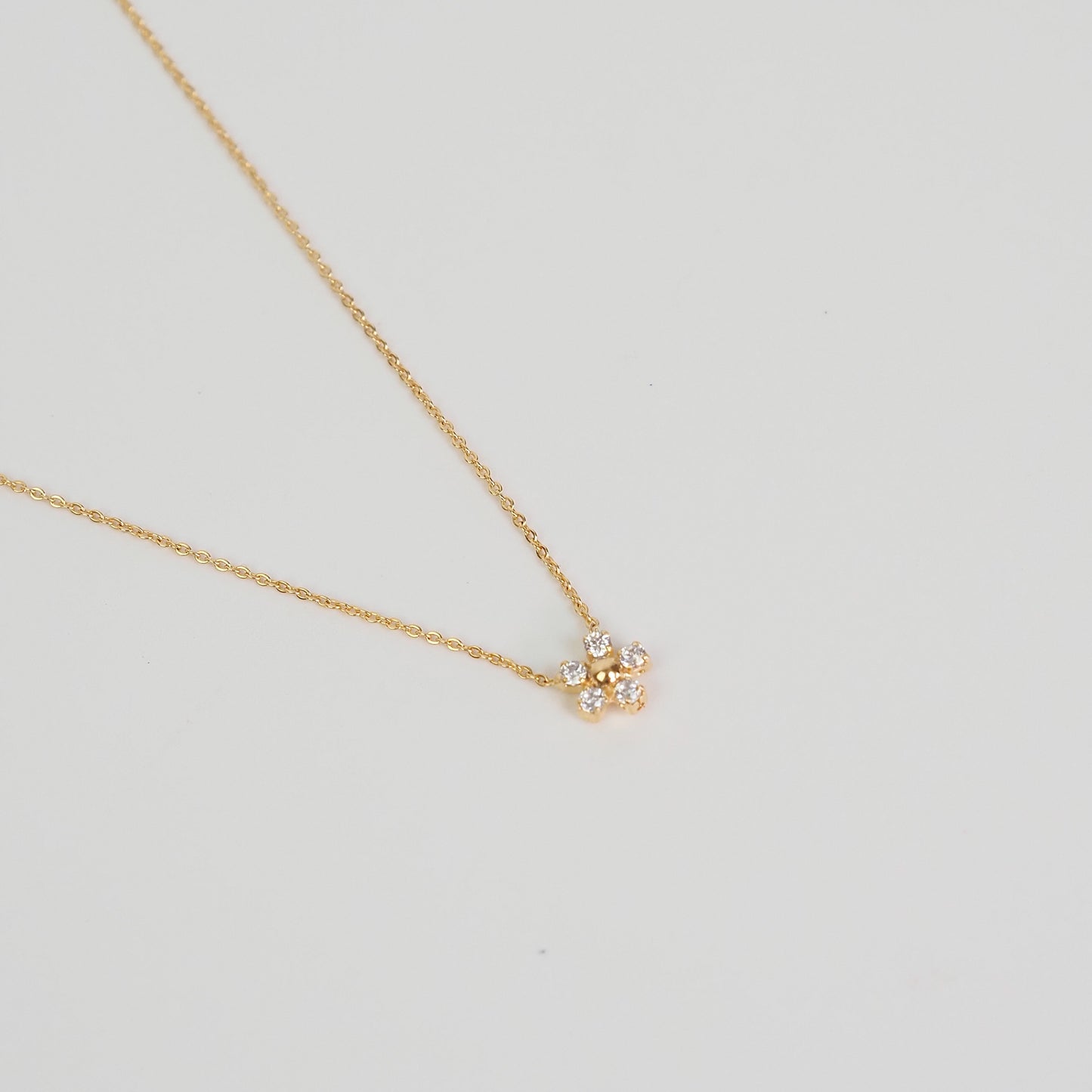 Colar flor zirconia dourado