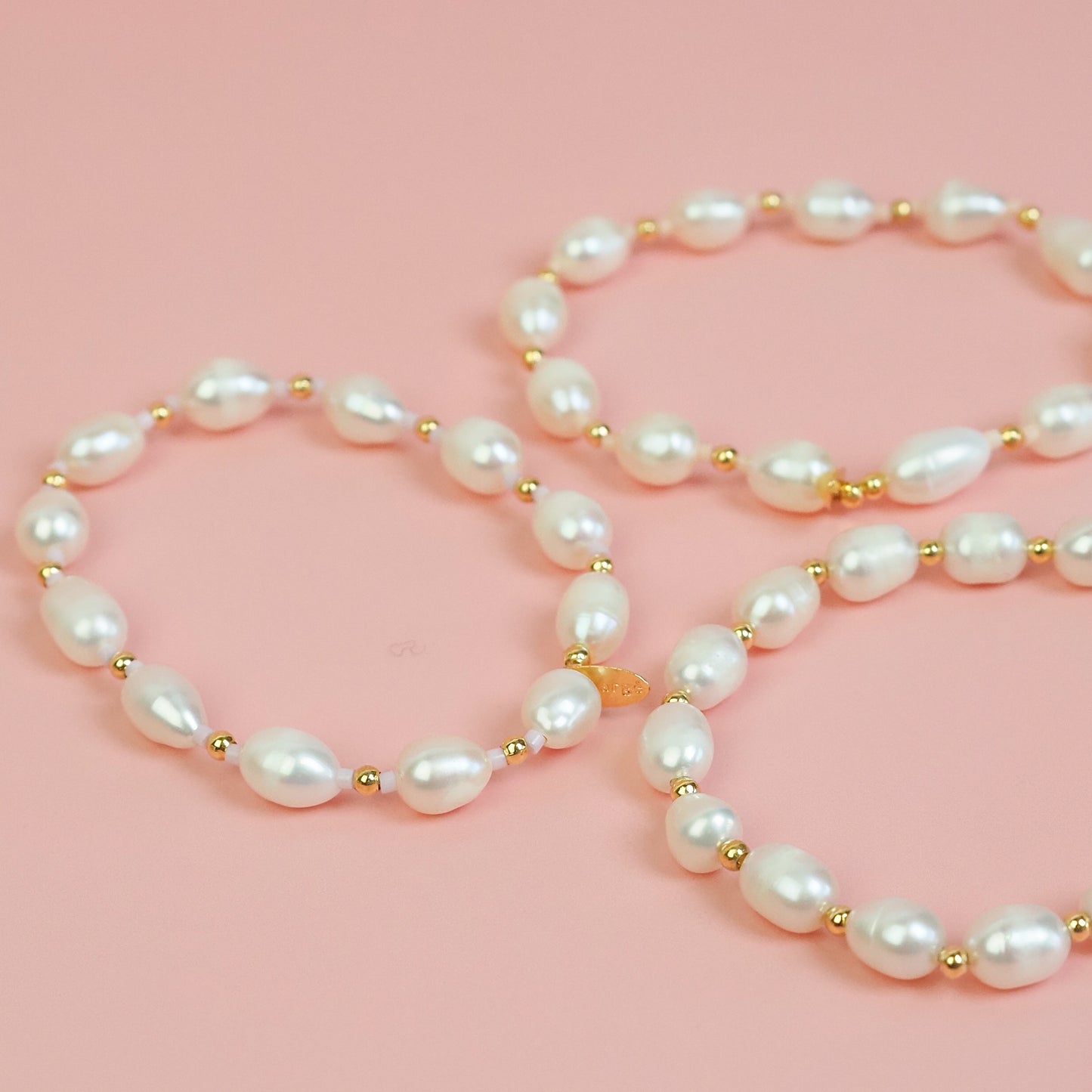 Pulseira pérola pêssego dourada