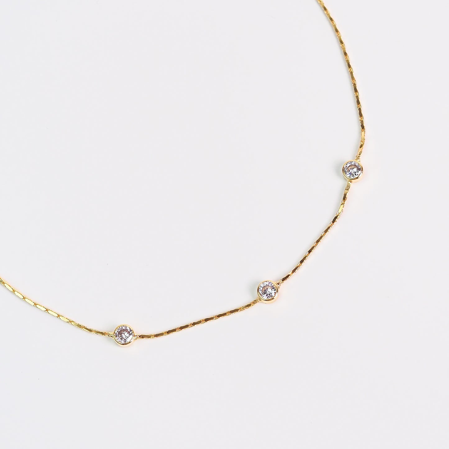 Colar brilhante dourado