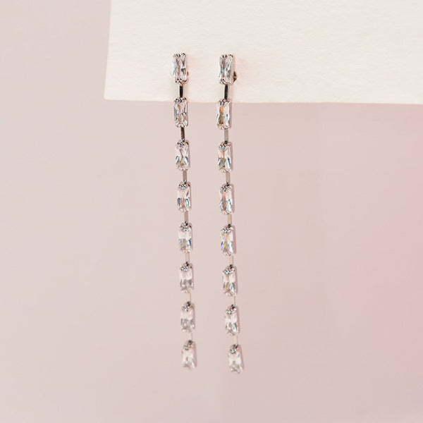 Brinco longo navete prateado