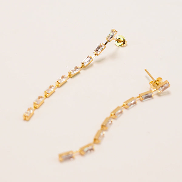 Brinco longo navete dourado