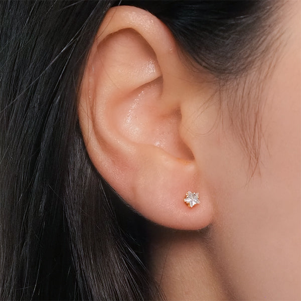 Brinco zirconia estrela dourada