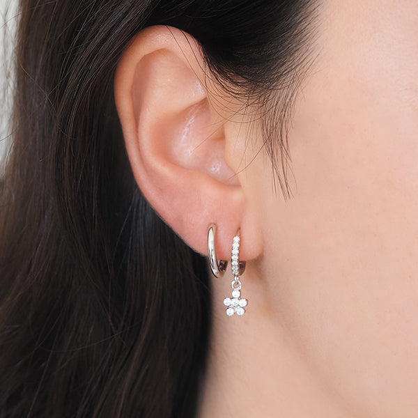 Dupla argola flor prateada