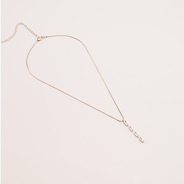 Colar zirconia navete prateado