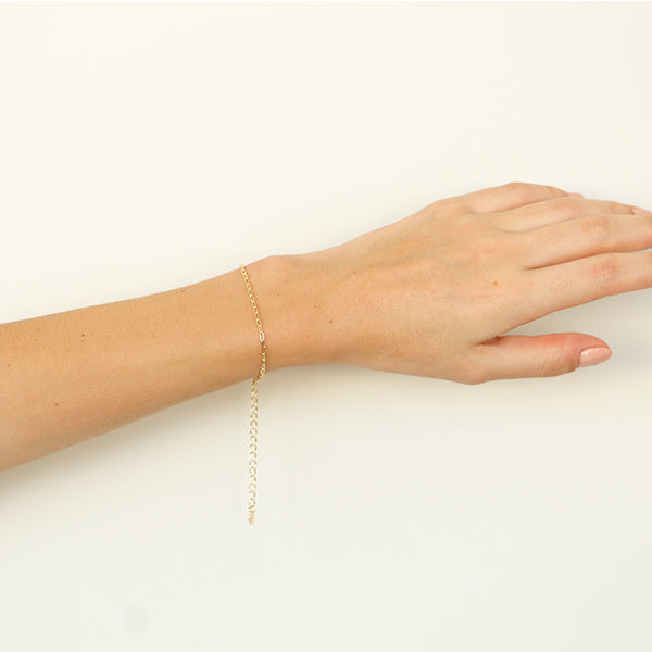 Pulseira elos fininha dourada