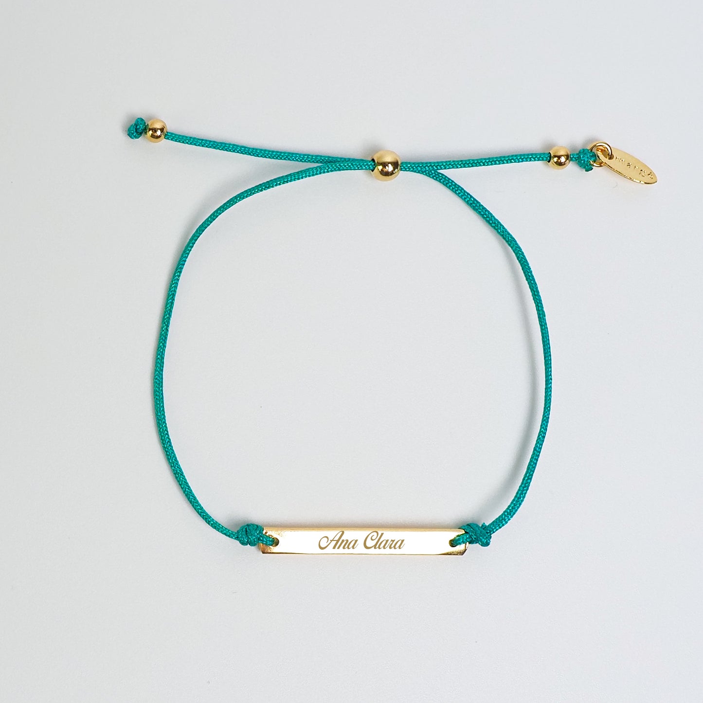 Pulseira inicial plaquinha turquesa dourada - margê atelier