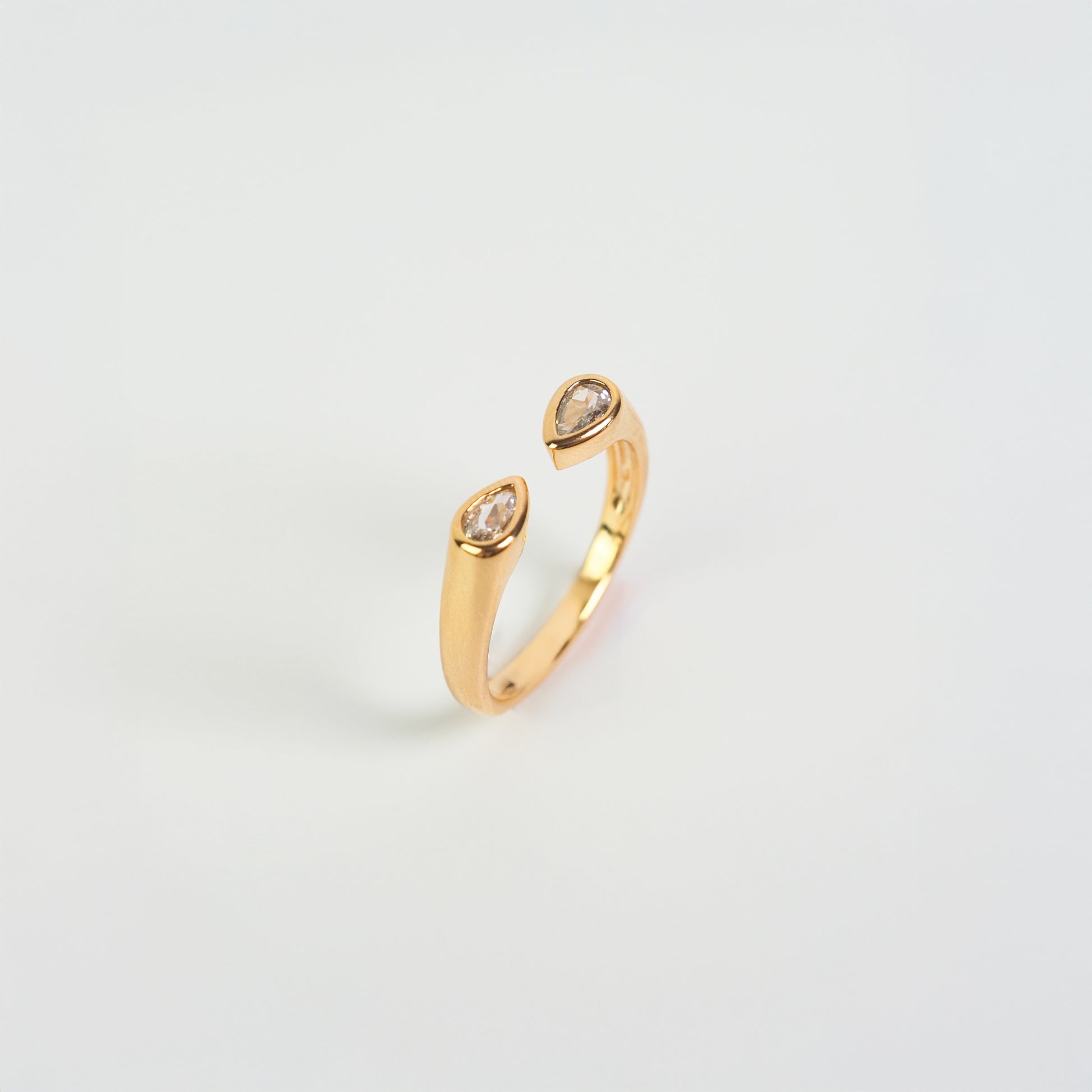 Anel gota dupla zirconia dourado - margê atelier