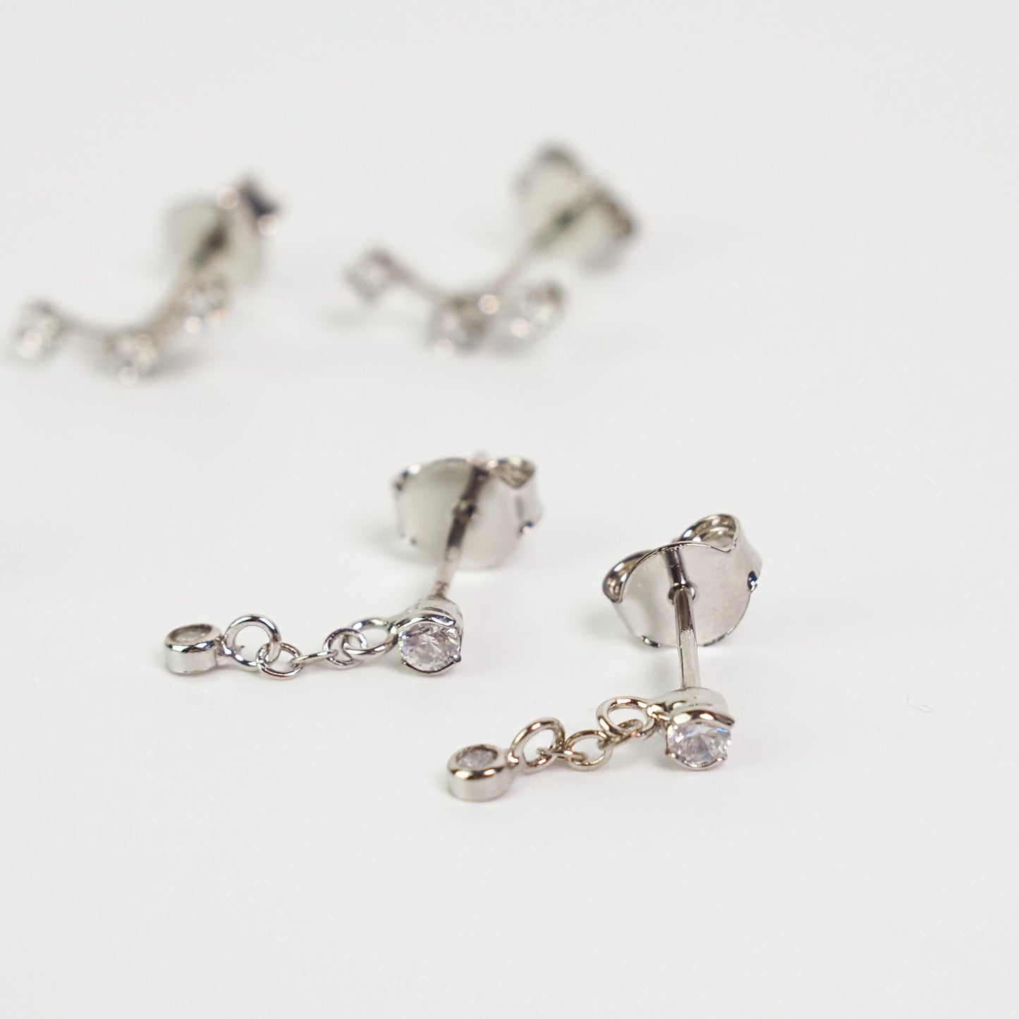 Brinco fio zirconia petit prateado - margê atelier