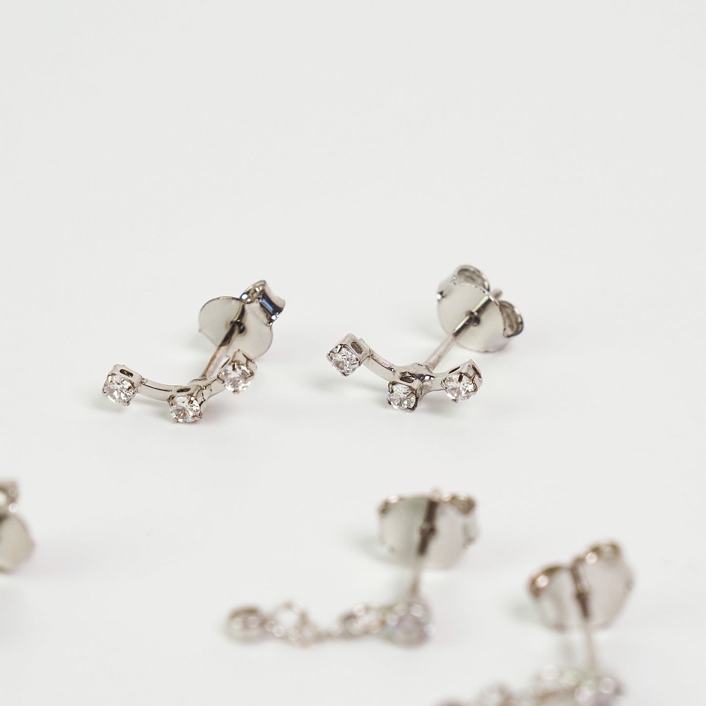 Earcuff zirconias petit prateado - margê atelier
