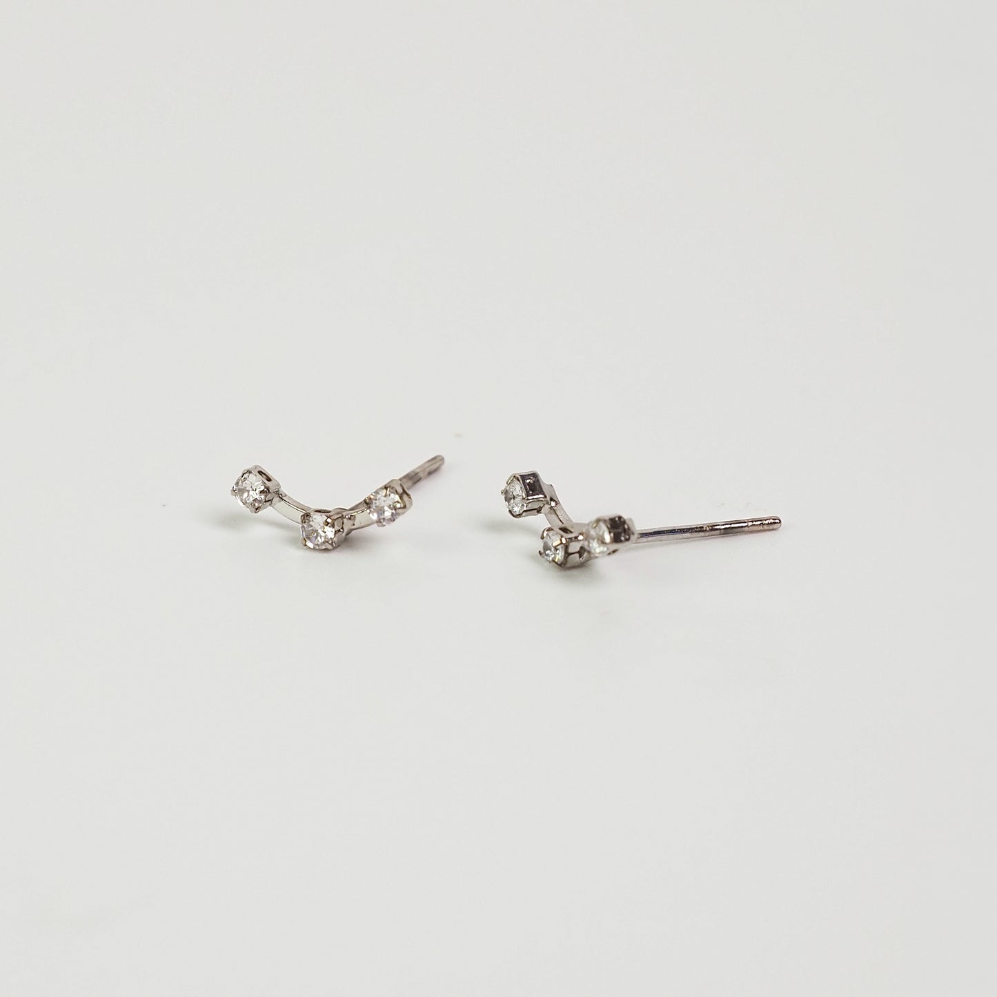 Earcuff zirconias petit prateado - margê atelier