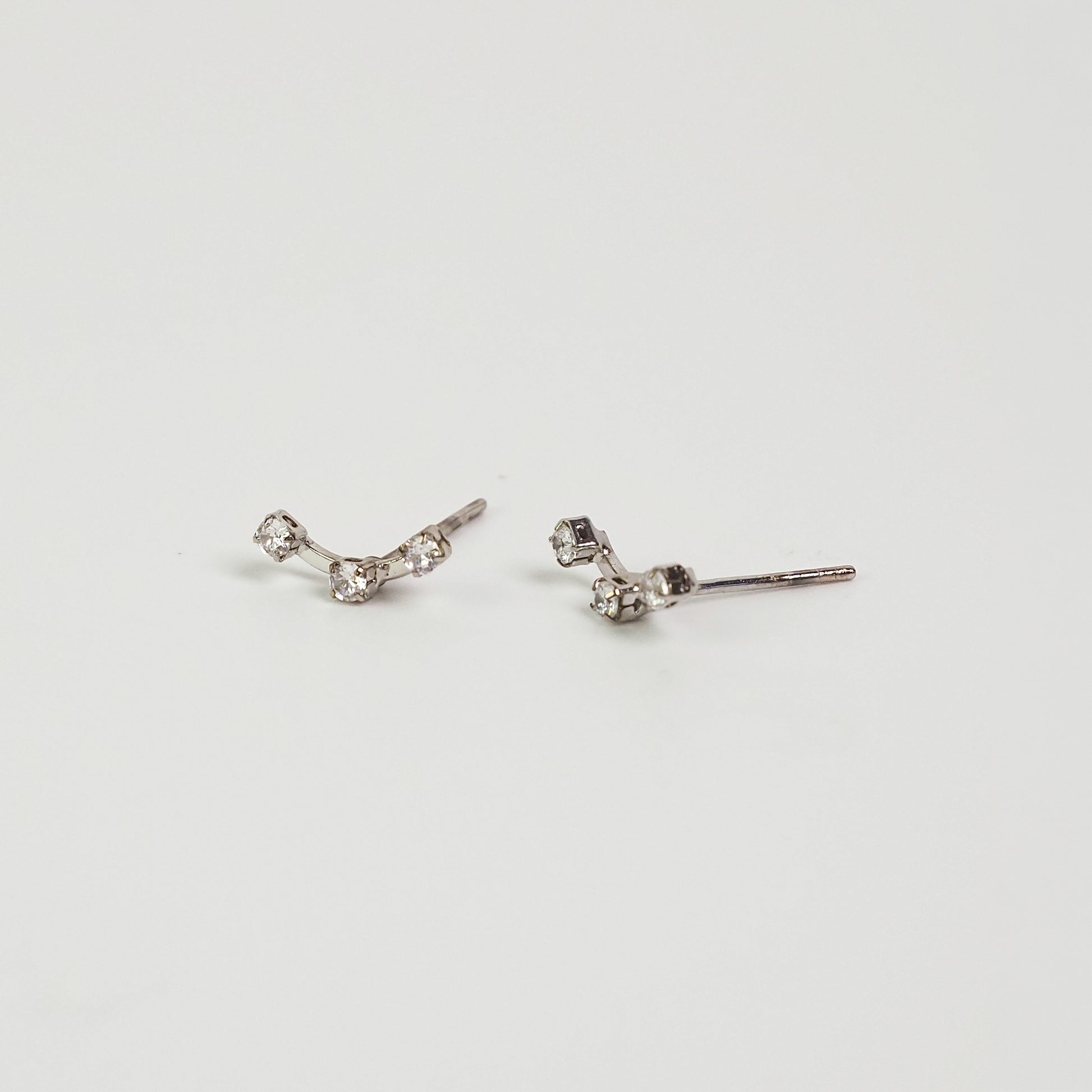 Earcuff zirconias petit prateado - margê atelier