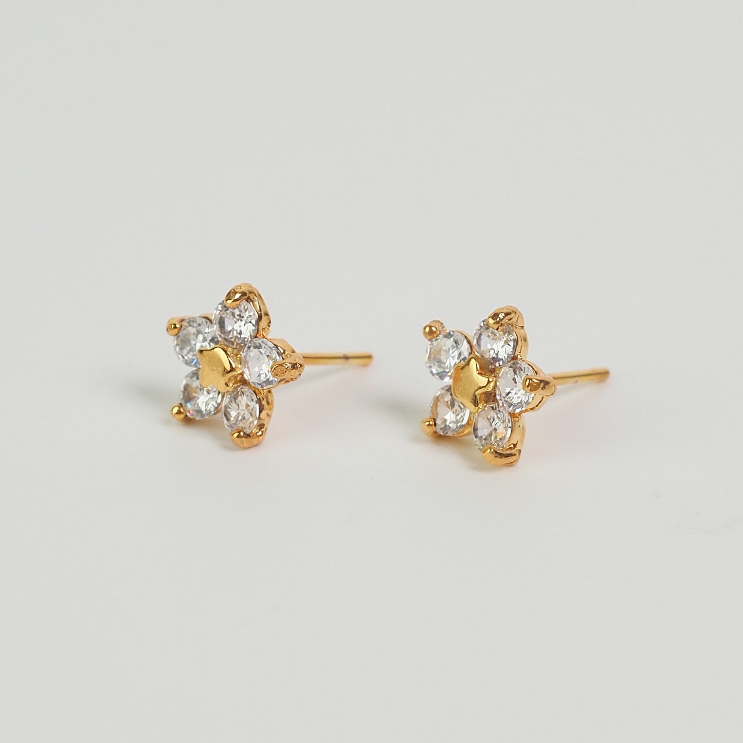 Brinco florido zirconia dourado - margê atelier