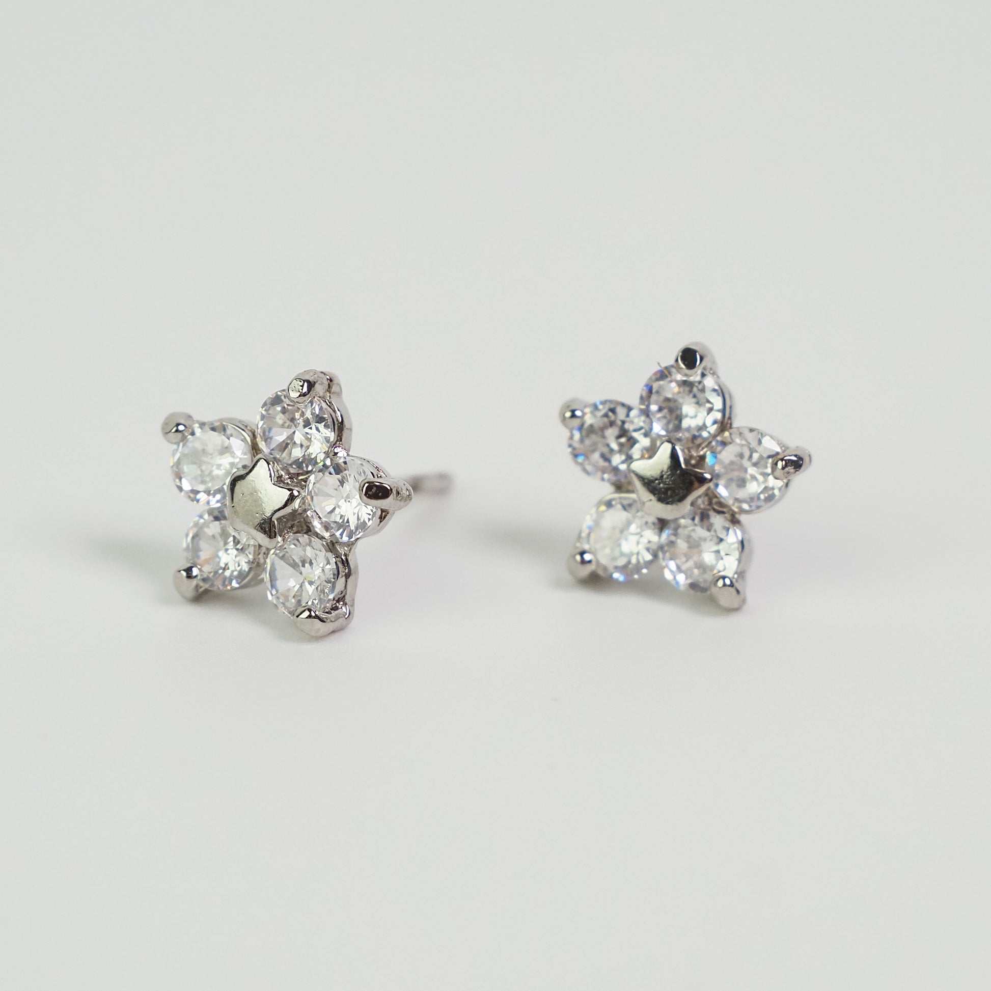 Brinco florido zirconia prateado - margê atelier
