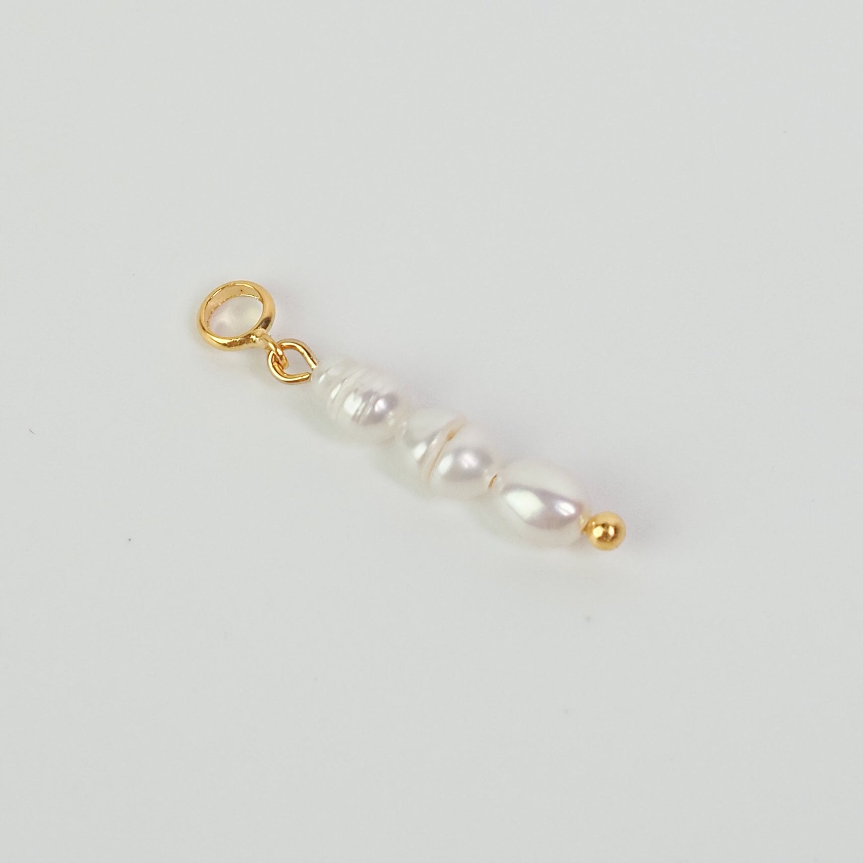 Charm 3 pérolas dourado - margê atelier