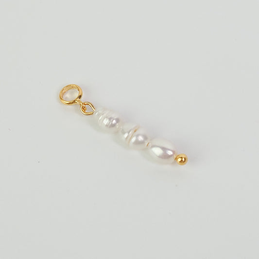 Charm 3 pérolas dourado - margê atelier