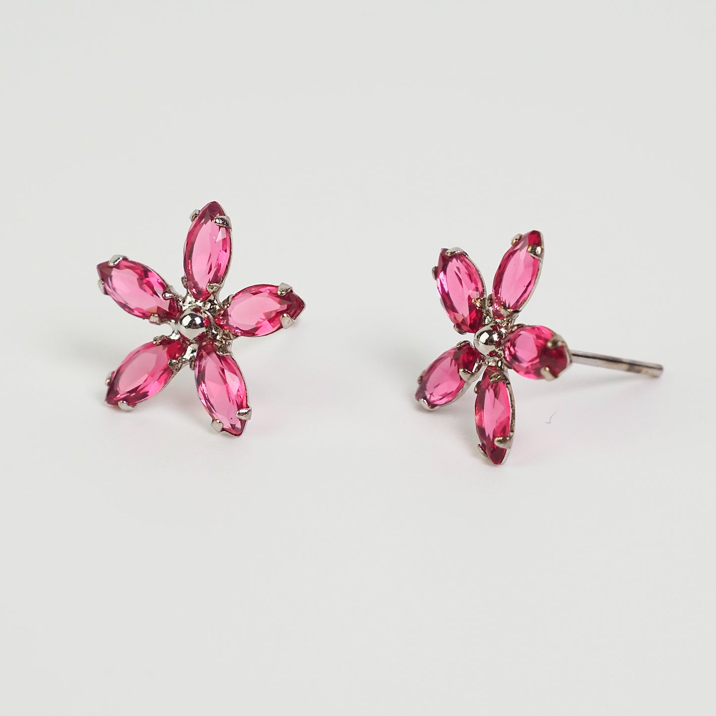 Brinco pétala rosa prateado - margê atelier