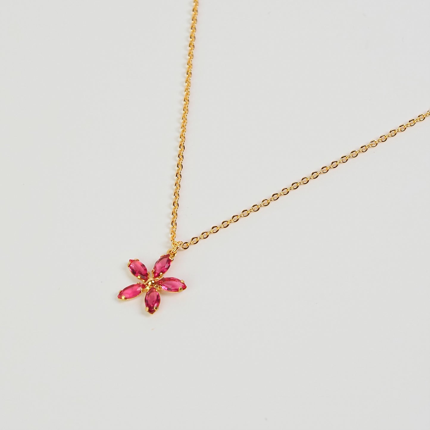 Colar pétala rosa dourado - margê atelier