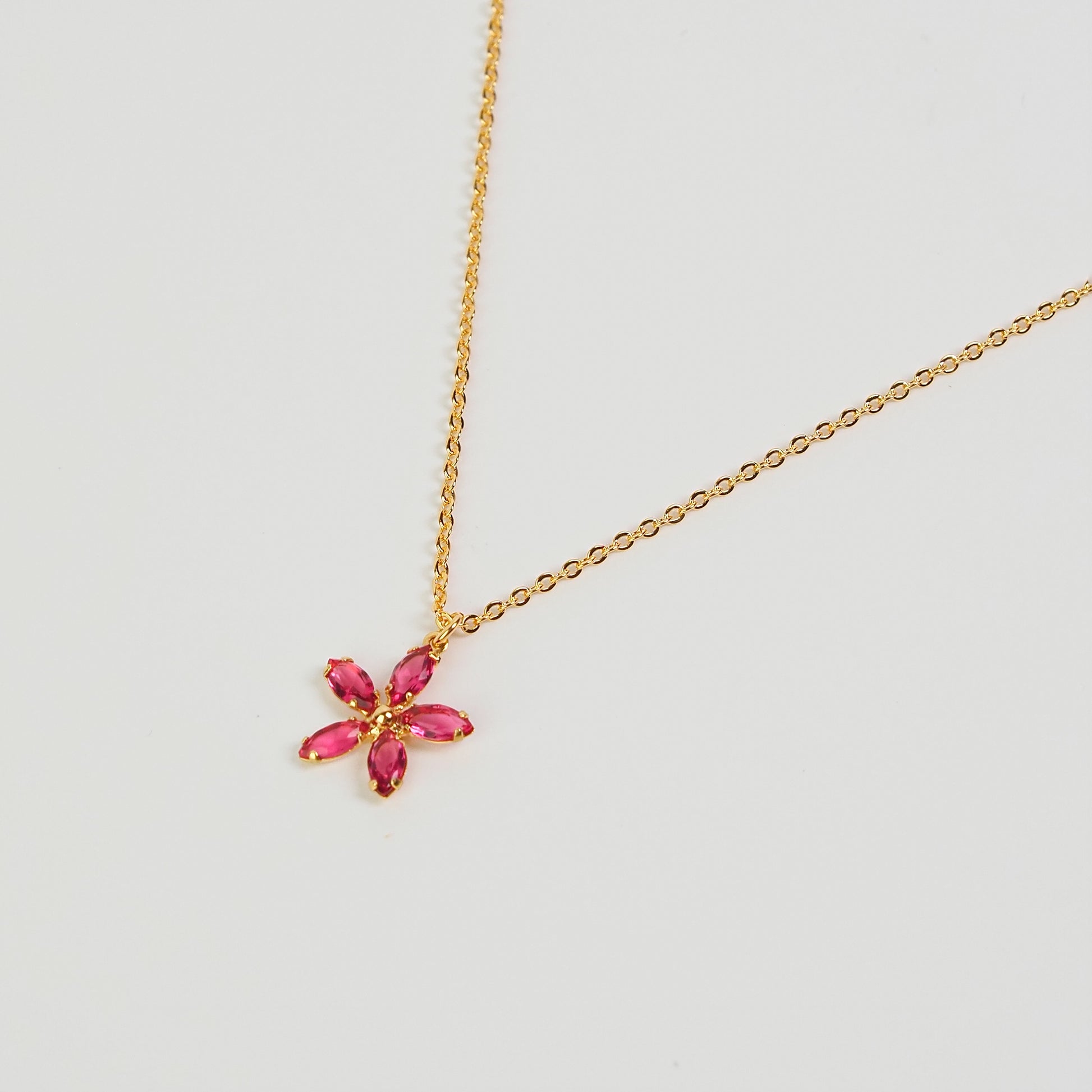 Colar pétala rosa dourado - margê atelier