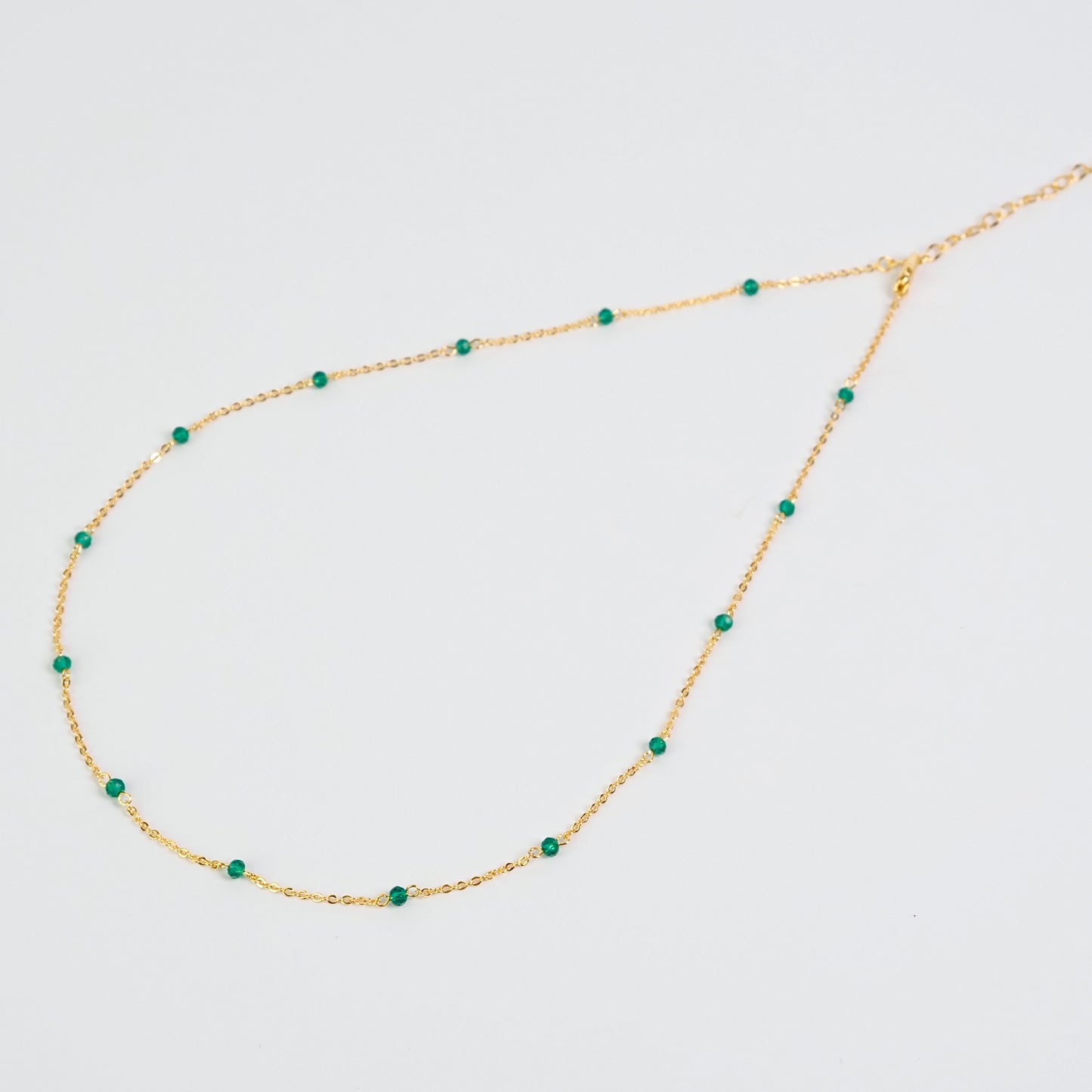 Colar pedrinhas verde dourado