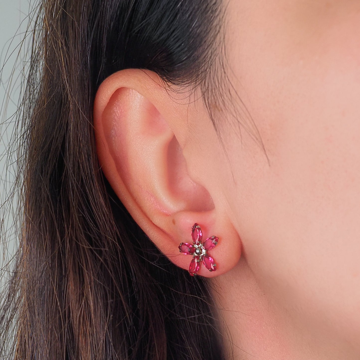 Brinco pétala rosa prateado - margê atelier
