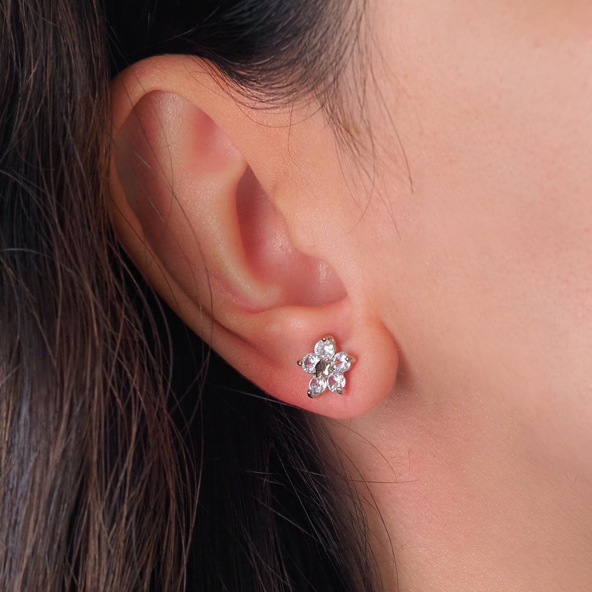 Brinco florido zirconia prateado - margê atelier