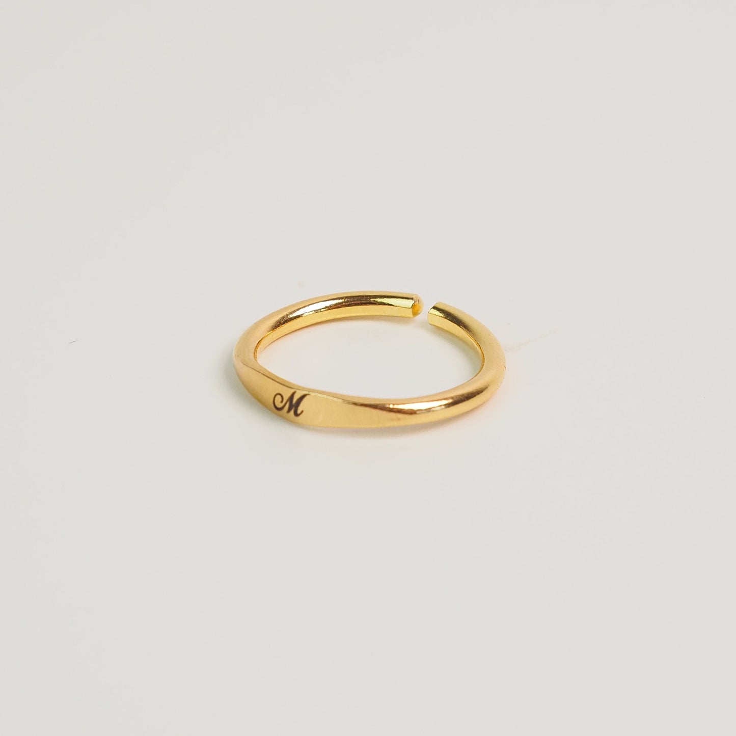 Anel Inicial Dourado - margê atelier