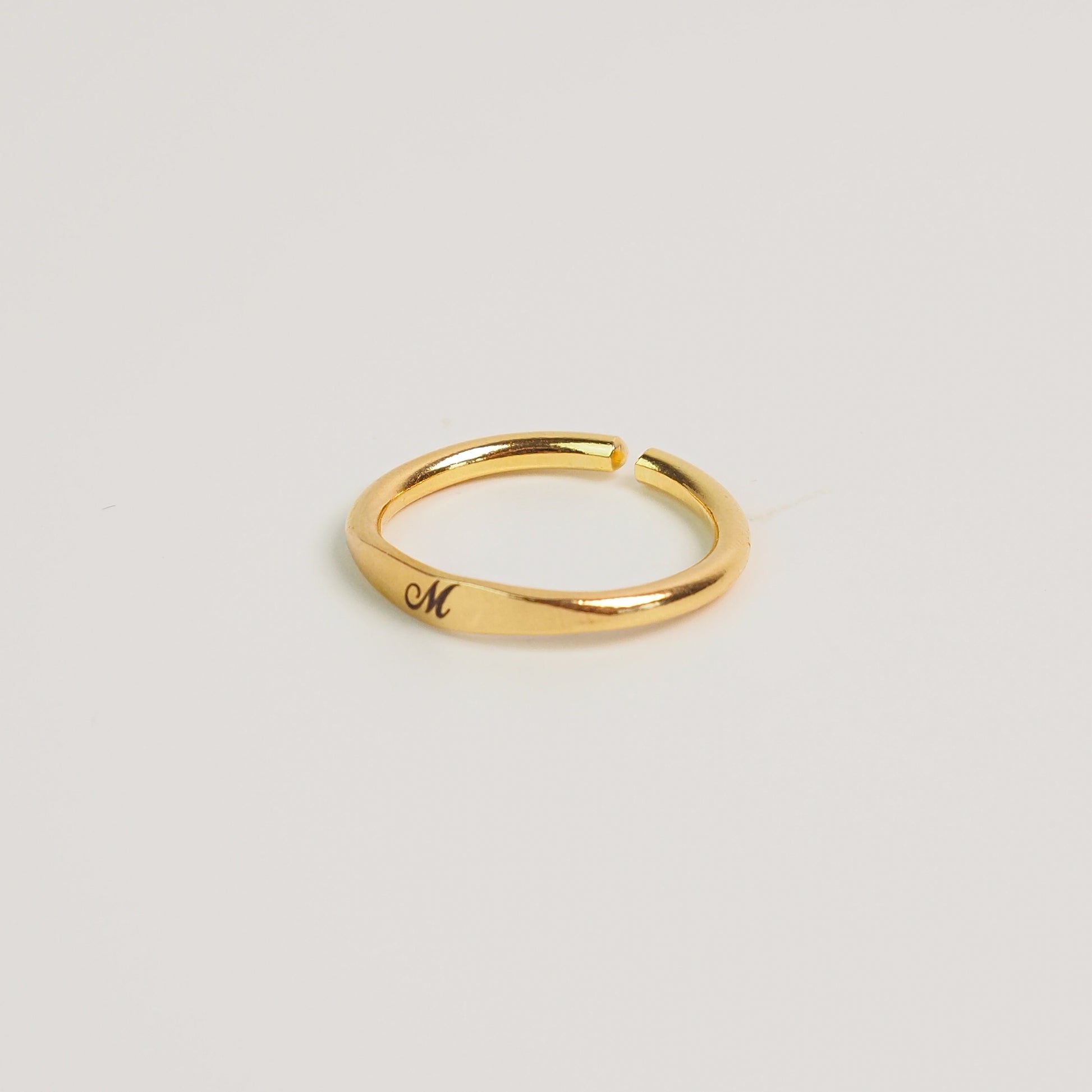 Anel Inicial Dourado - margê atelier
