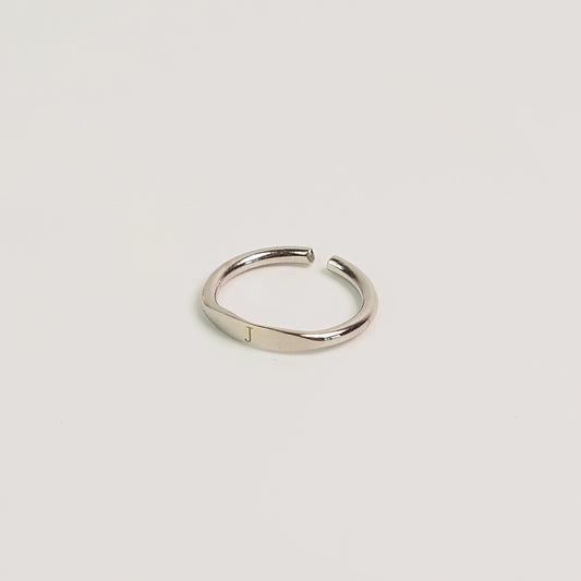 Anel Inicial Prateado - margê atelier