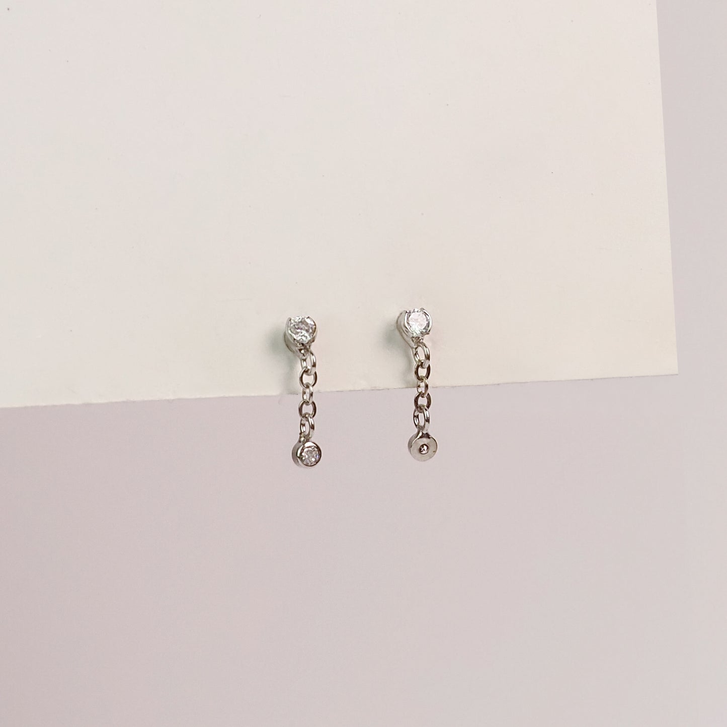 Brinco fio zirconia petit prateado - margê atelier