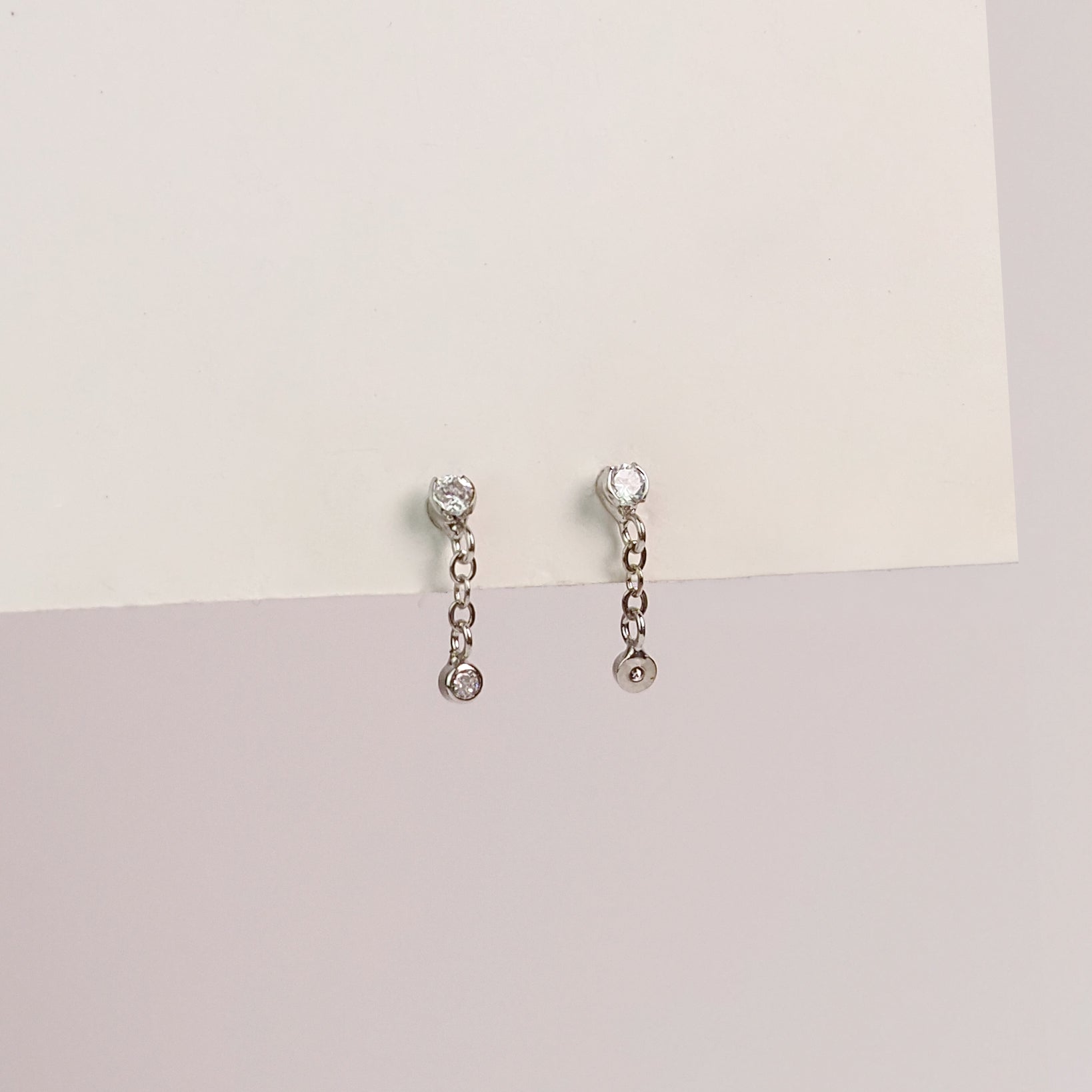 Brinco fio zirconia petit prateado - margê atelier