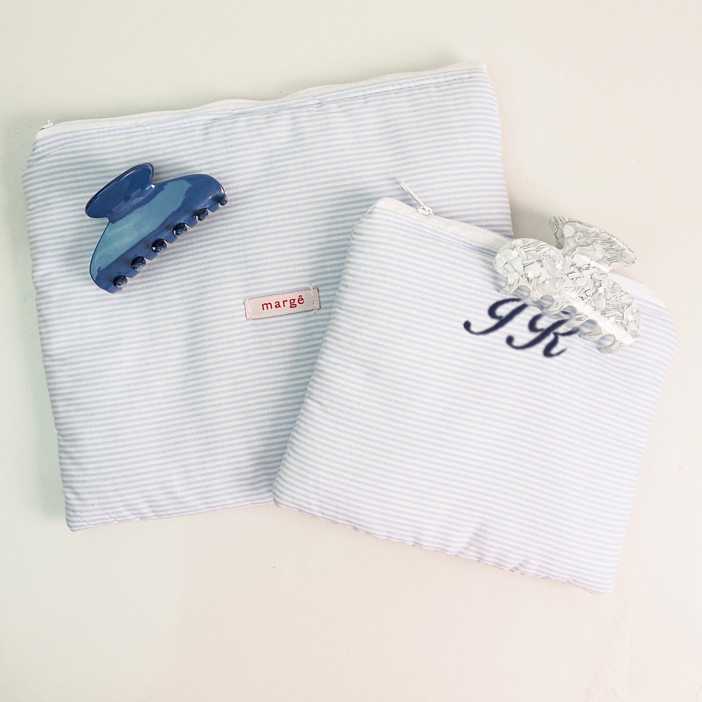 Necessaire Envelope Inicial Listras azul - margê atelier