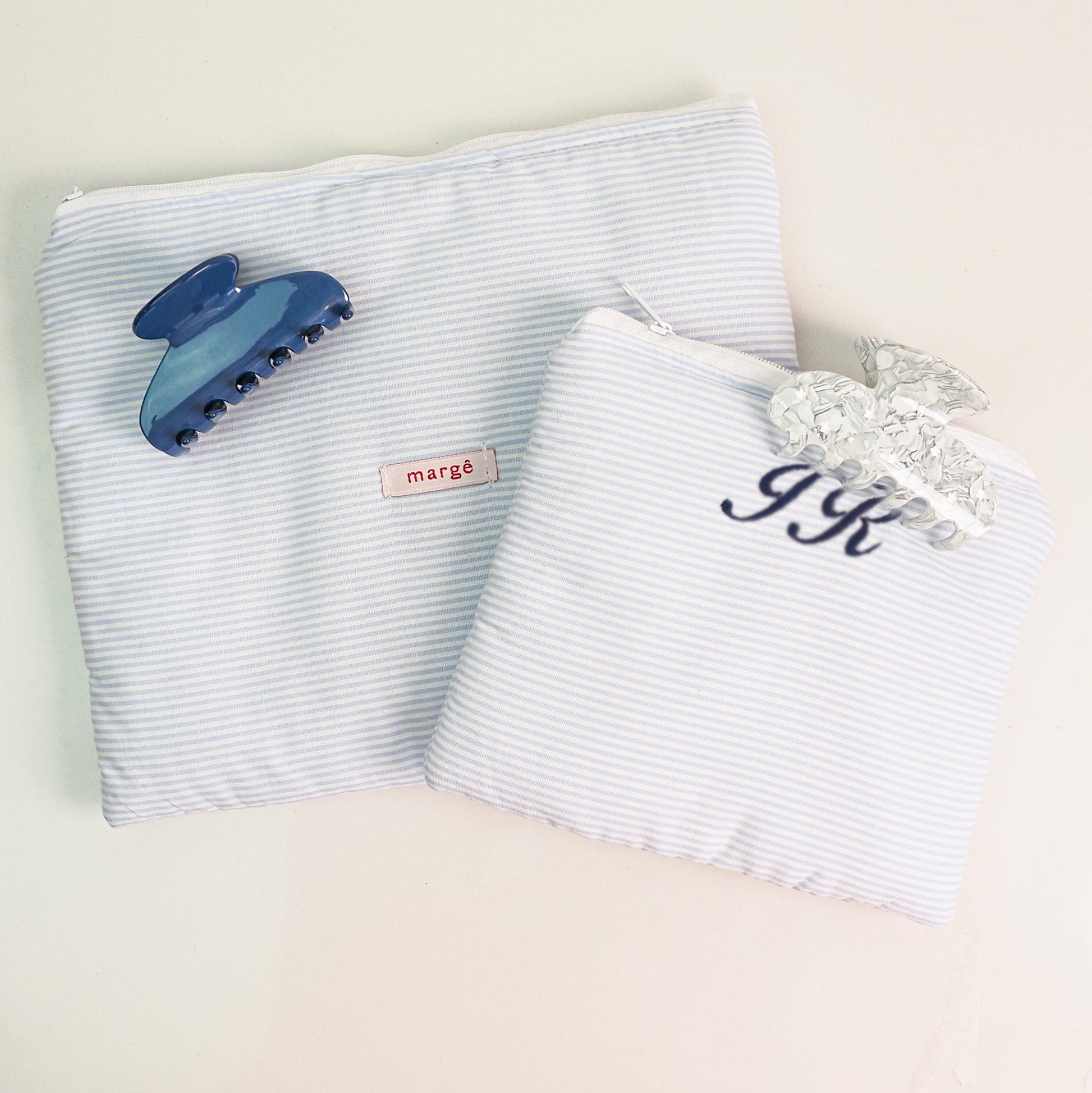 Necessaire Envelope Inicial Listras azul - margê atelier