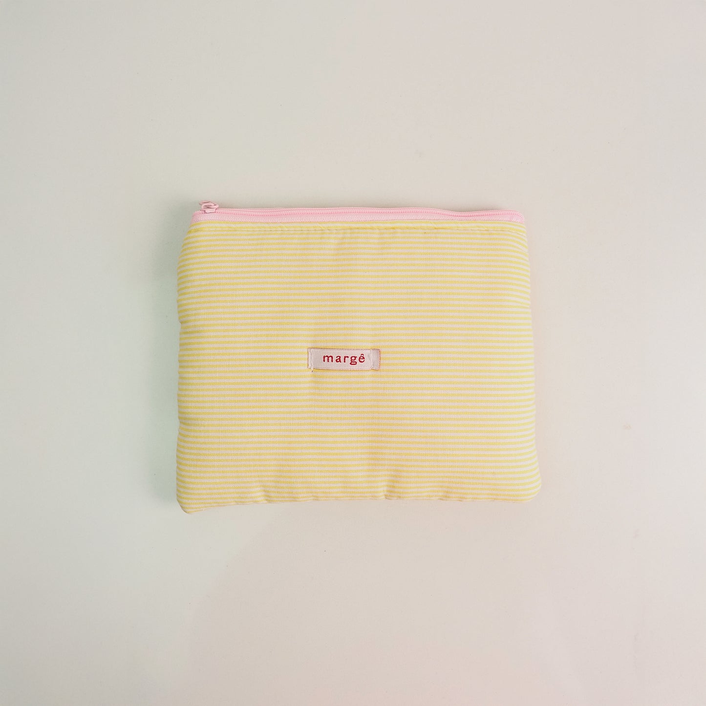 Necessaire Envelope Inicial Mini Listras amarela - margê atelier