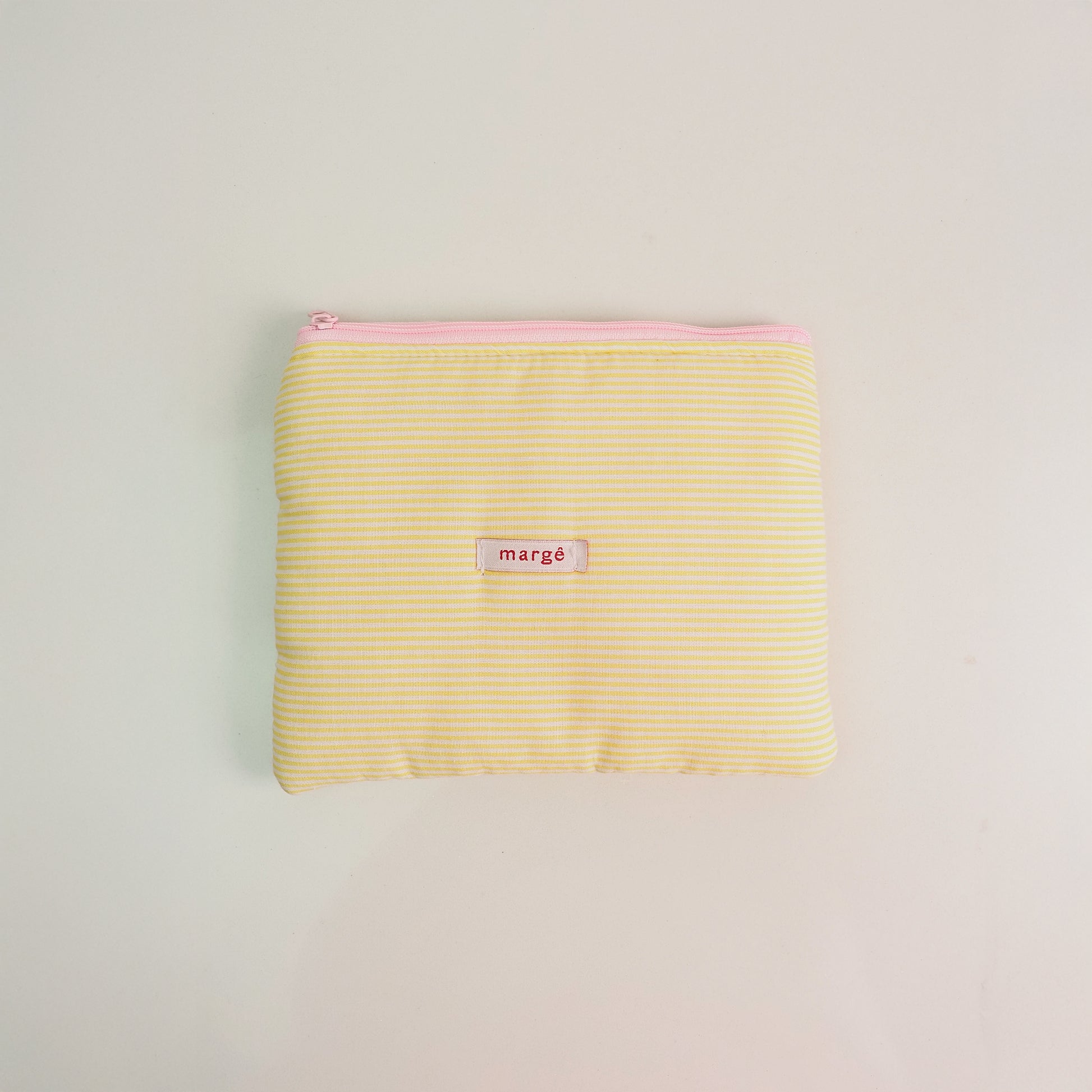 Necessaire Envelope Inicial Mini Listras amarela - margê atelier