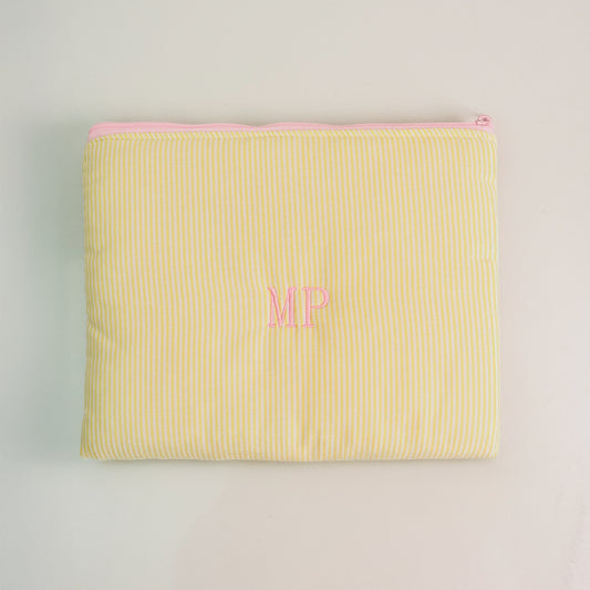 Necessaire Envelope Inicial Listras amarela - margê atelier