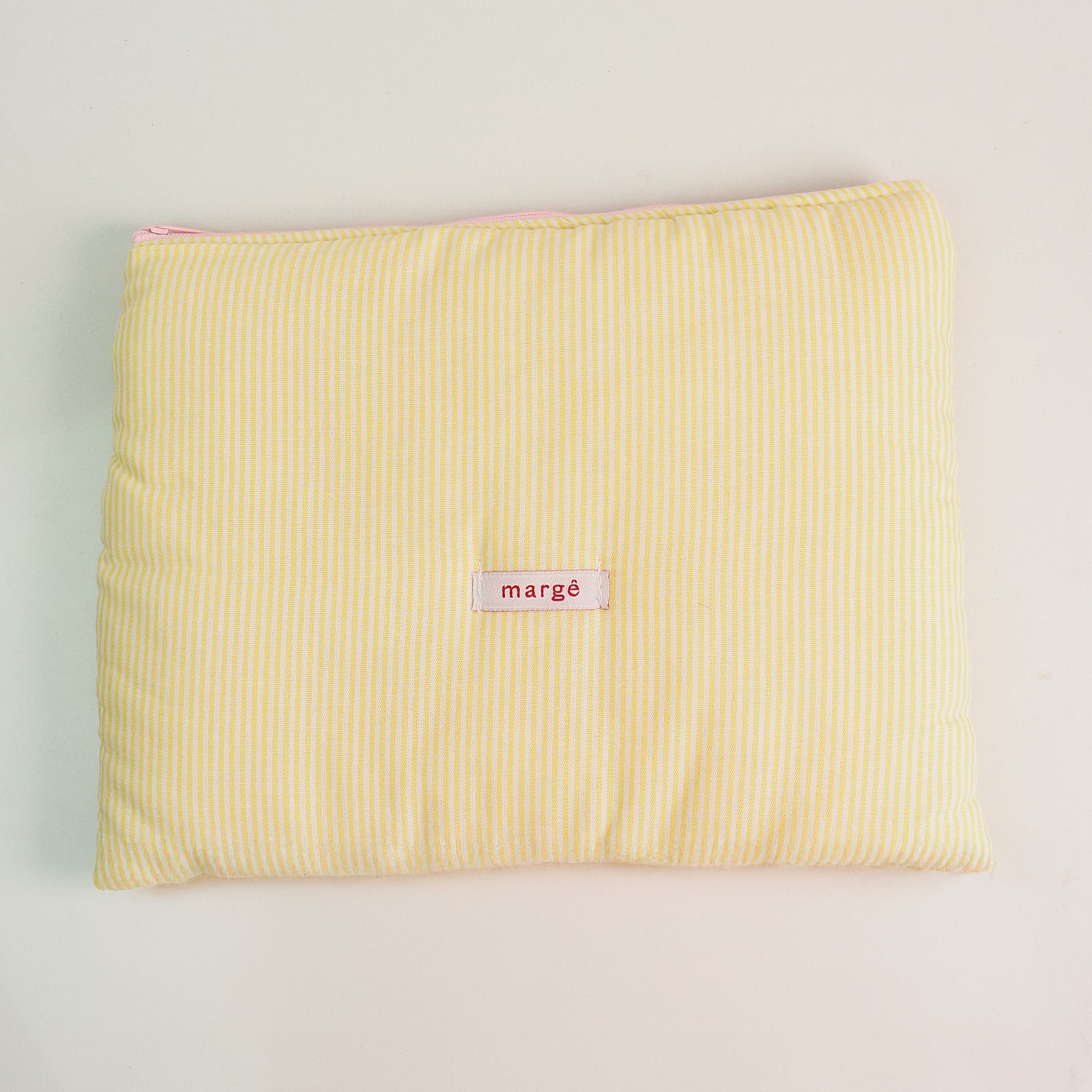 Necessaire Envelope Inicial Listras amarela - margê atelier