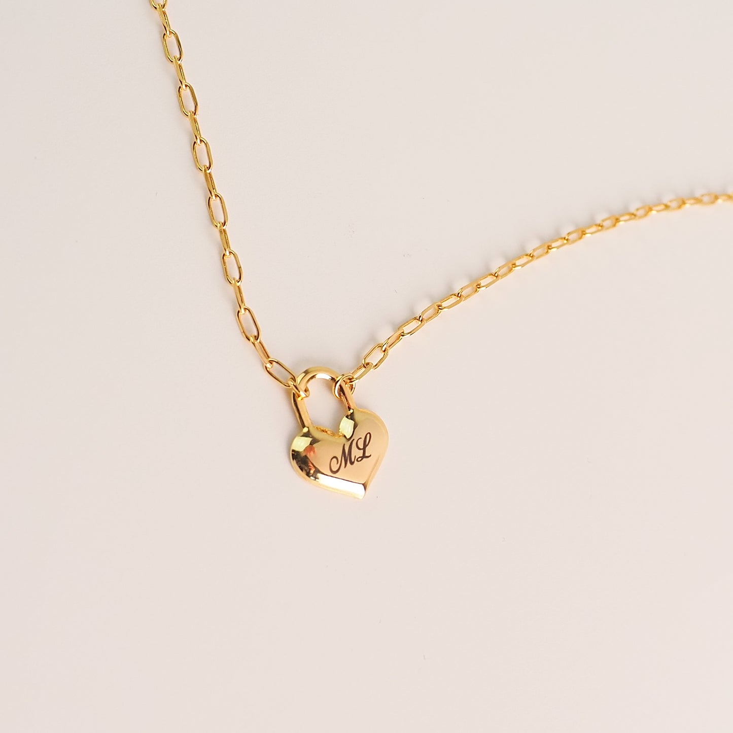 Colar coração cadeado inicial dourado - margê atelier