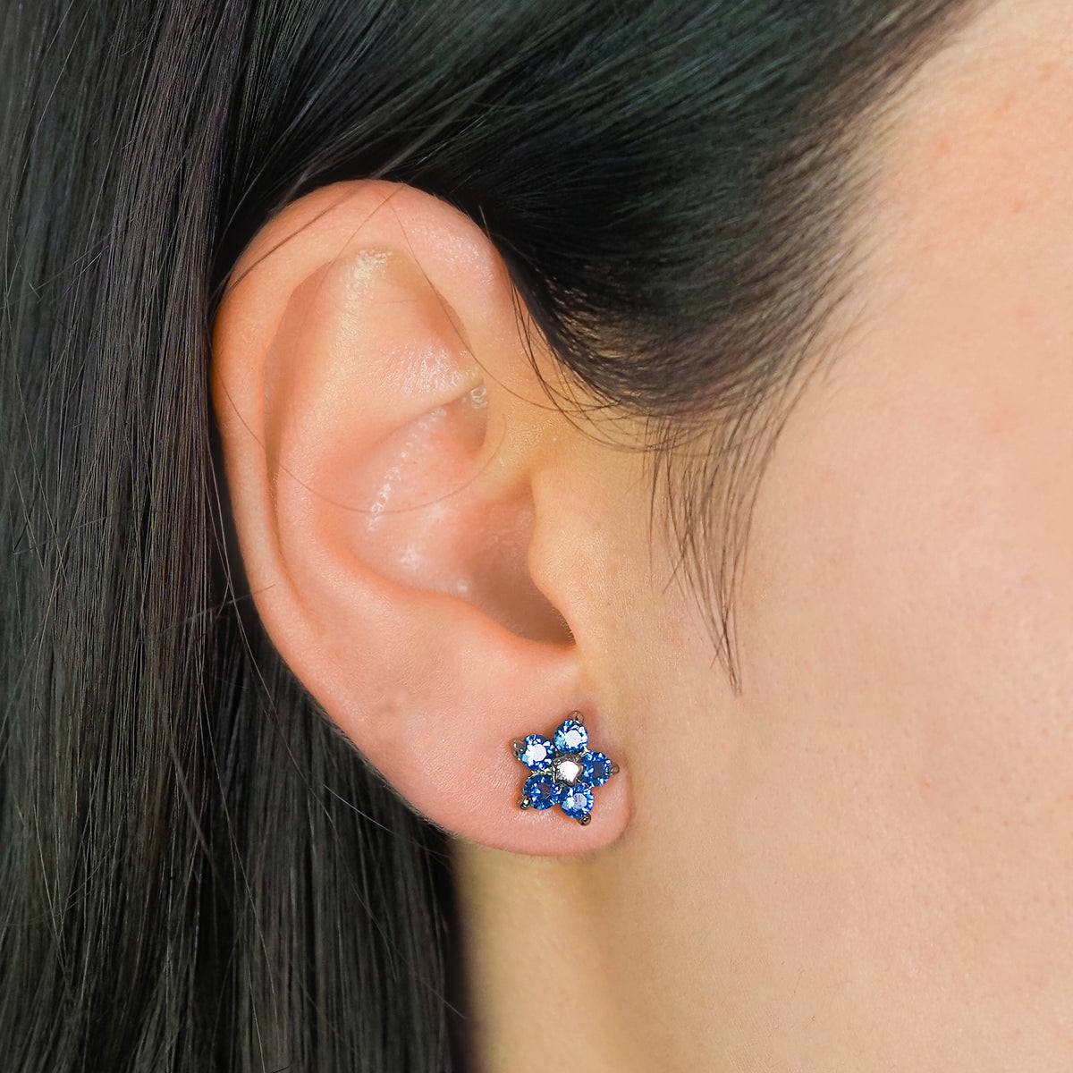 Brinco florido zirconia azul prateado - margê atelier