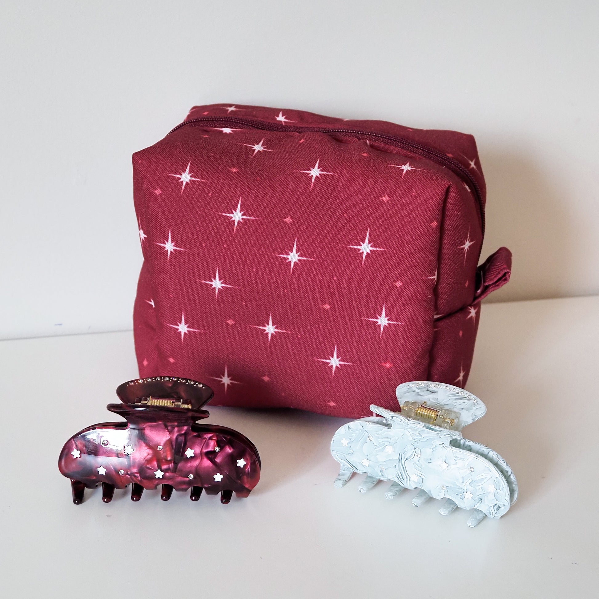 Necessaire estrelada vinho - margê atelier