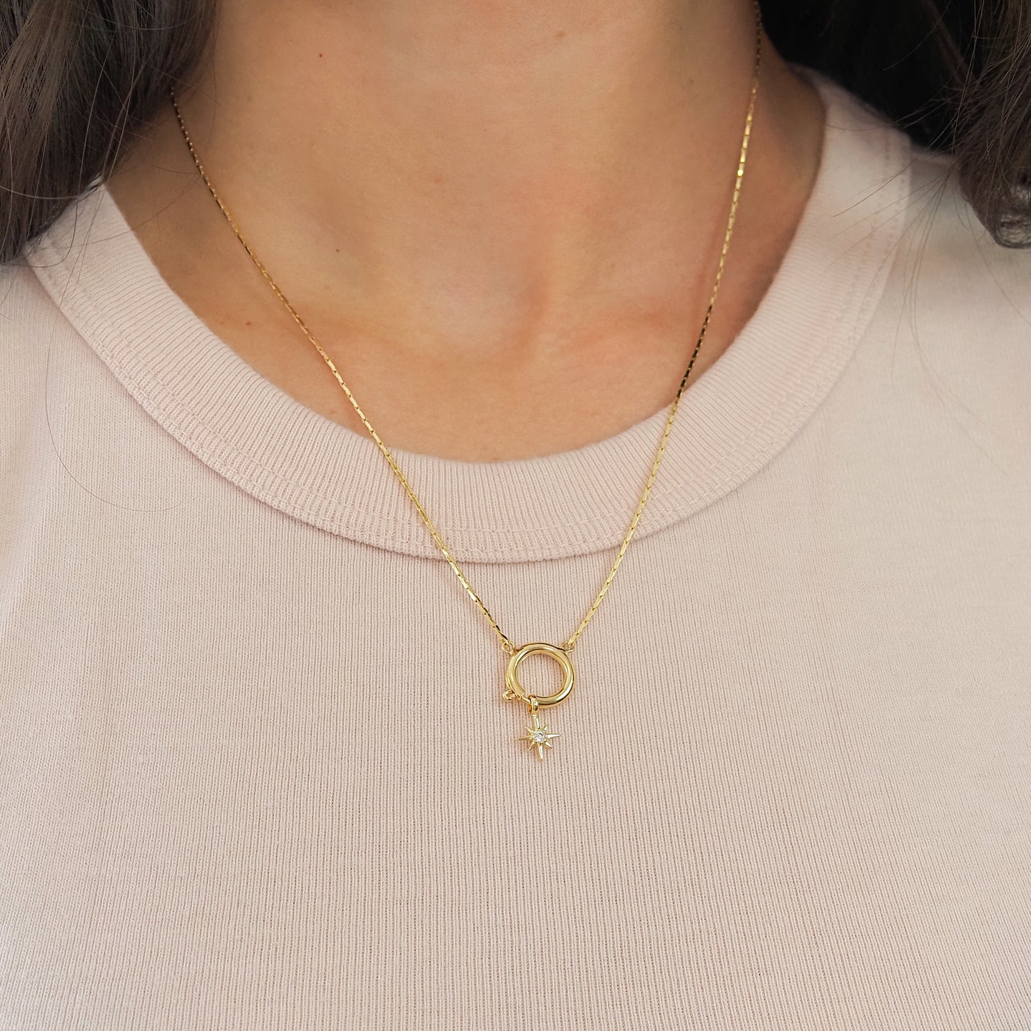 Charm estrela  dourado