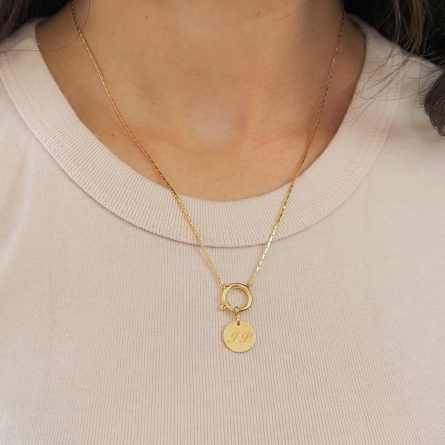 Charm incial  dourado