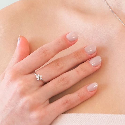 Anel flor zirconia prateada