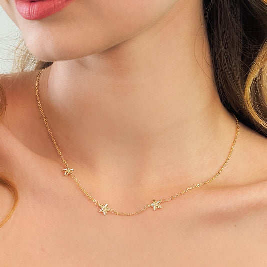 Colar três flores de hibisco dourado