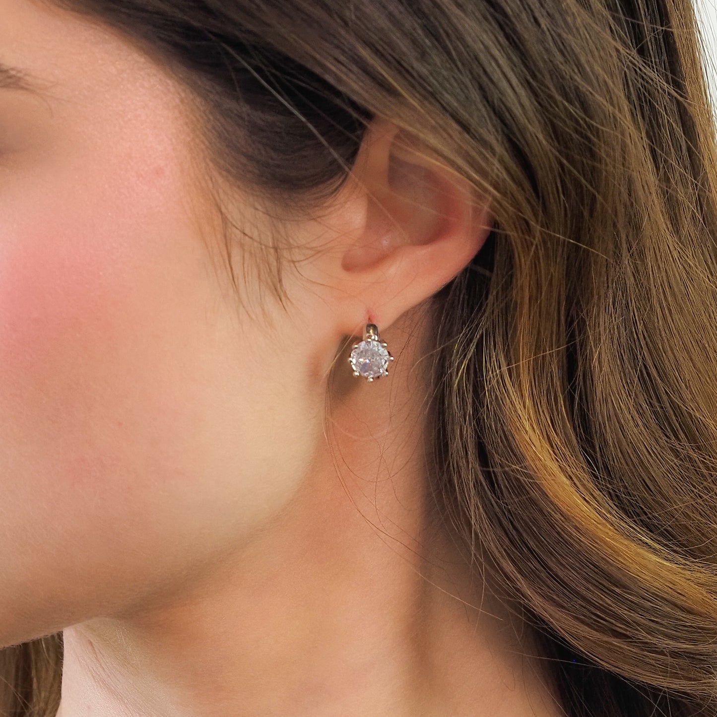 Argola ponto de luz G prateada