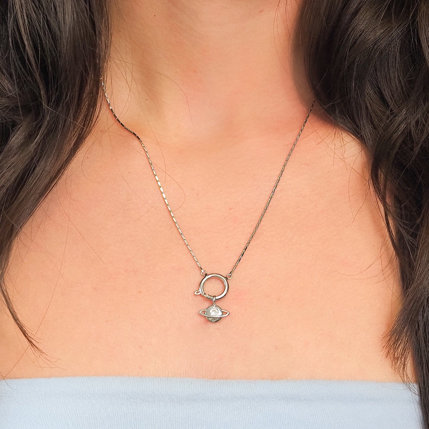 Charm planeta  prateado